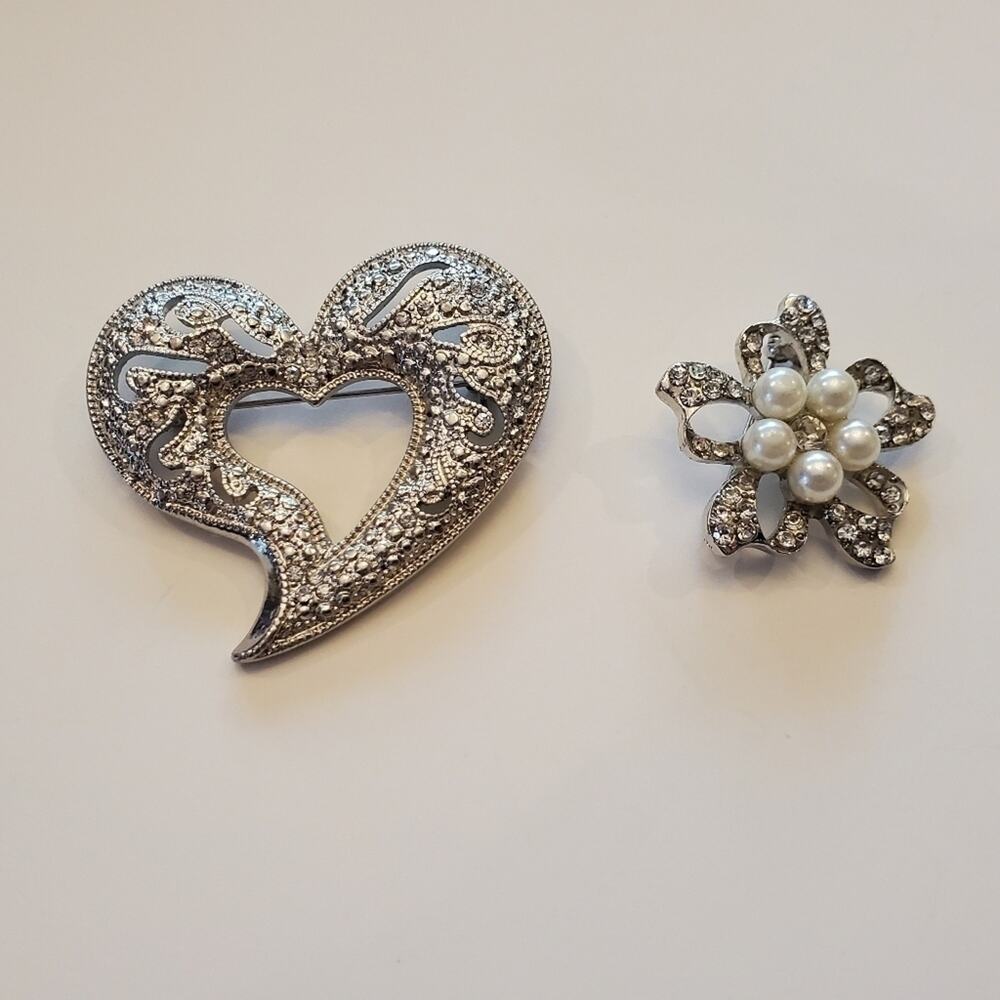 Lot of 2 floral boho heart shaped brooches